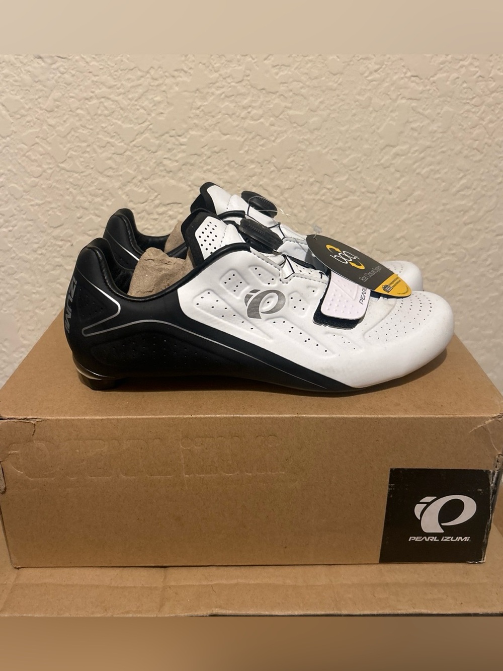 Pearl Izumi Womens Cycling Shoes - White and Black